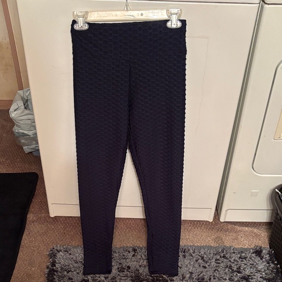 Women's Black Textured Leggings - Picture 1 of 4